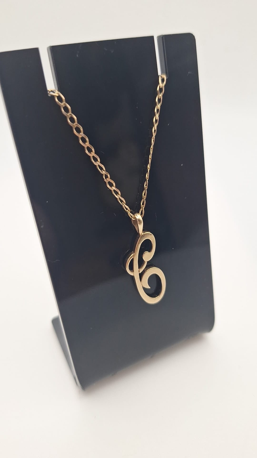 Pre Owned 9ct Gold Initial Pendant and Chain