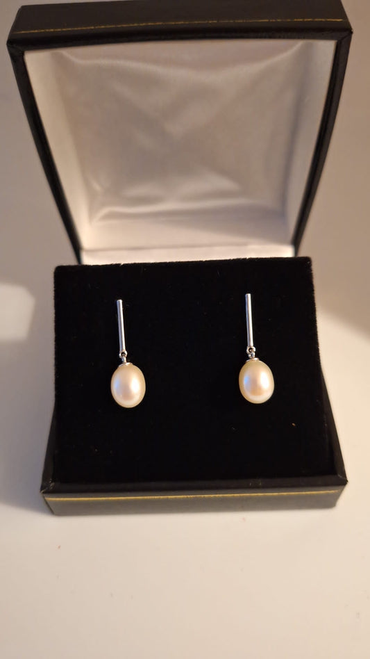 9ct Gold Fresh water Pearl drop earrings