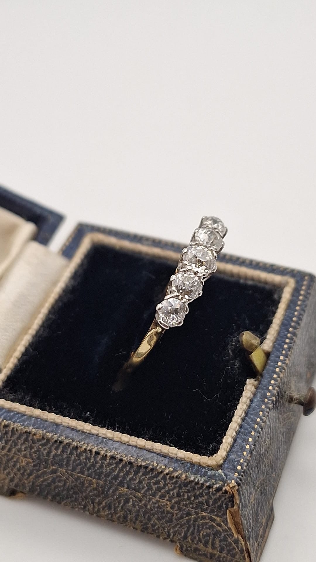 Antique Victorian Old cut Diamond 5 stone ring set in 18ct Gold