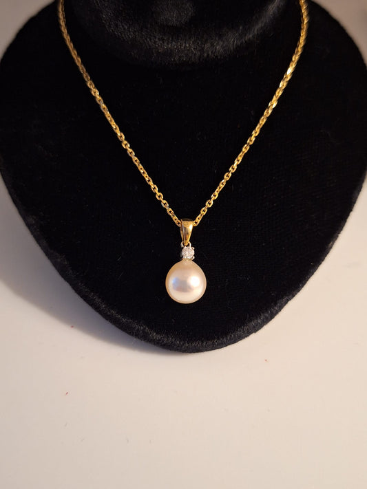 9ct Gold Japanese Cultured Pearl and Diamond Pendant