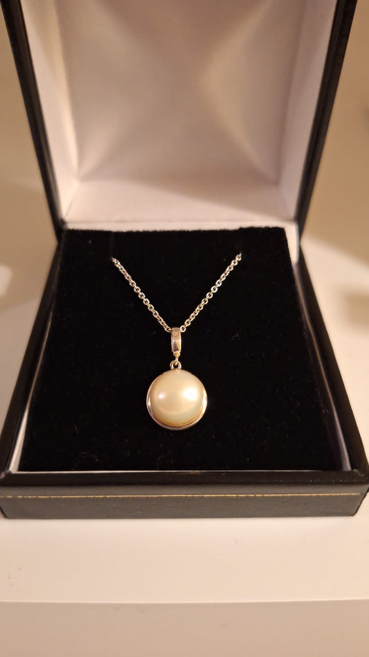 925 Silver Rhodium Plated Freshwater Pearl Pendant and chain