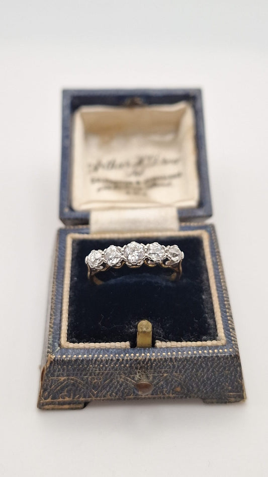 Antique Victorian Old cut Diamond 5 stone ring set in 18ct Gold